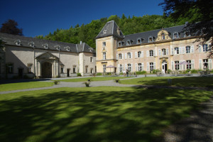 Théâtre au château en plain air, au château du pont d'oye à Habay.